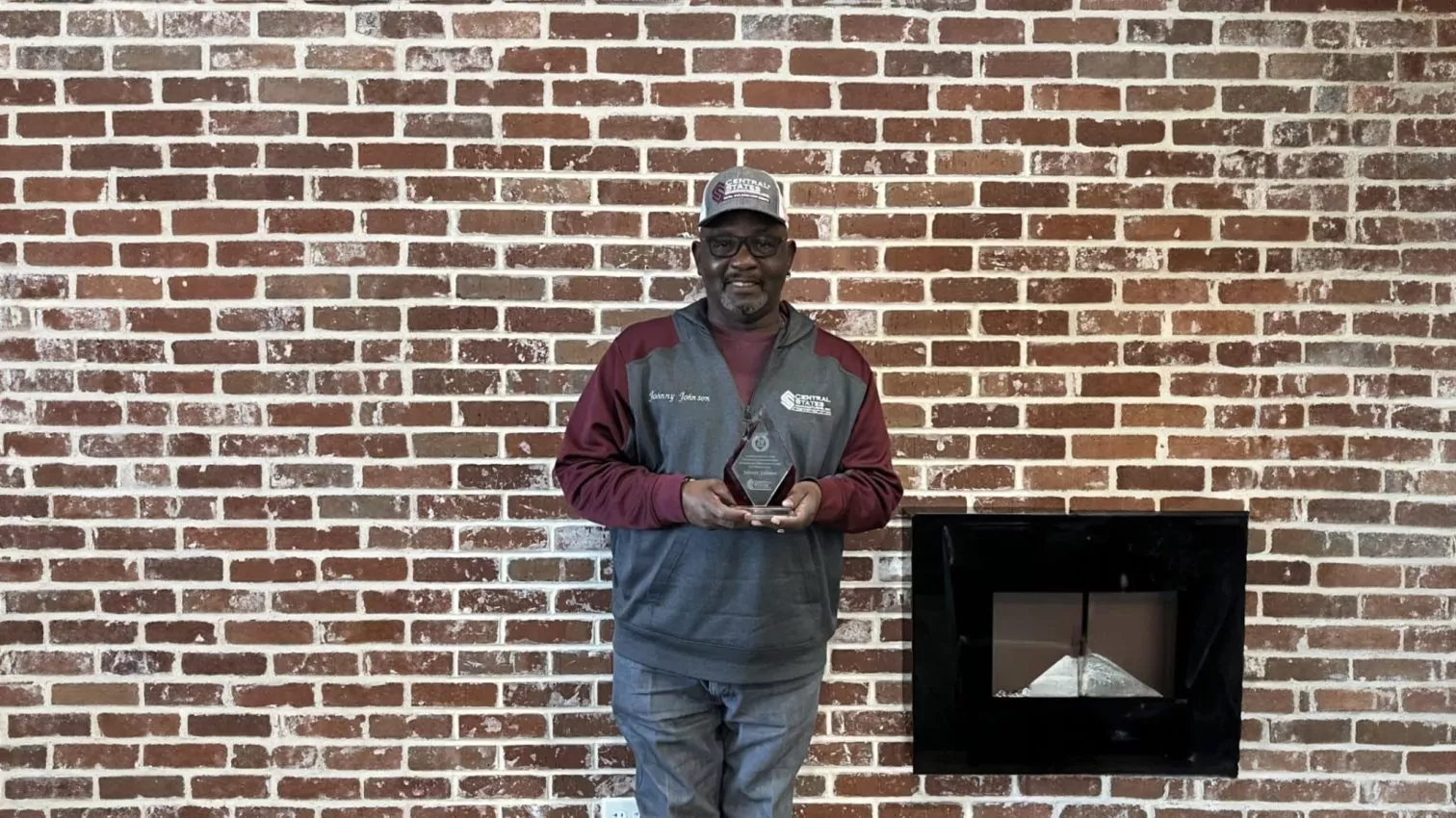 Central States Manufacturing employee-owner driver Johnny Johnson with 20 year award
