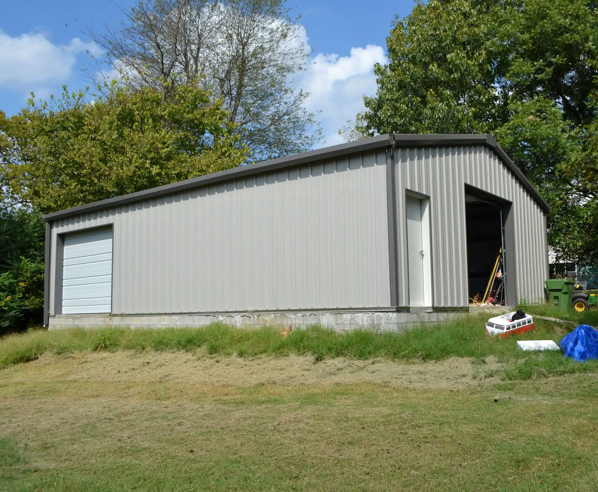 Centra Series Bolt-Up Building with R-Loc Panels, Gray Walls, Charcoal Roof